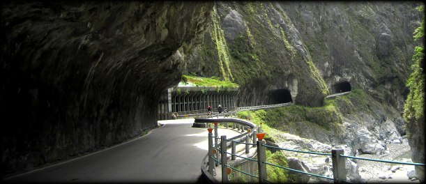 The road through Taroko Gorge