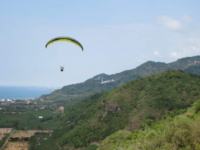 Learning to paraglide in Taiwan
