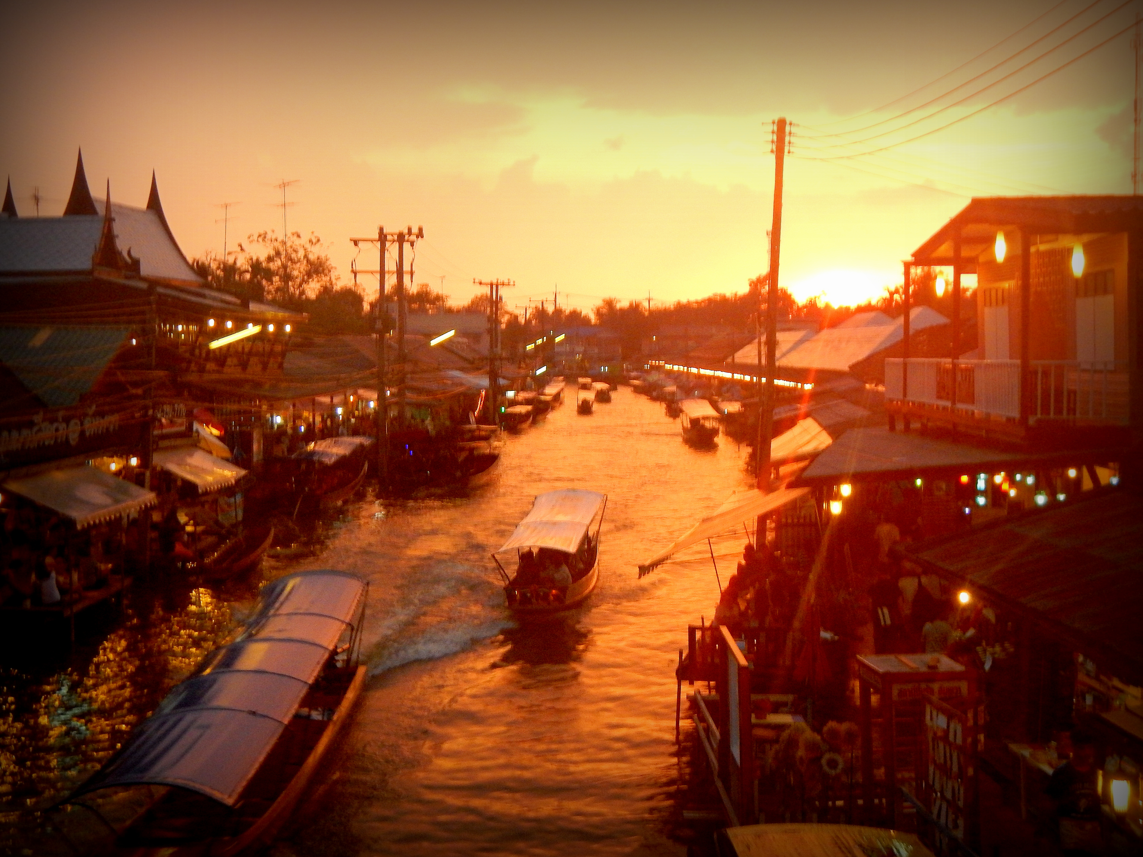 Sunset at Damnoen-Saduak Floating Market near Bangkok, Thailand