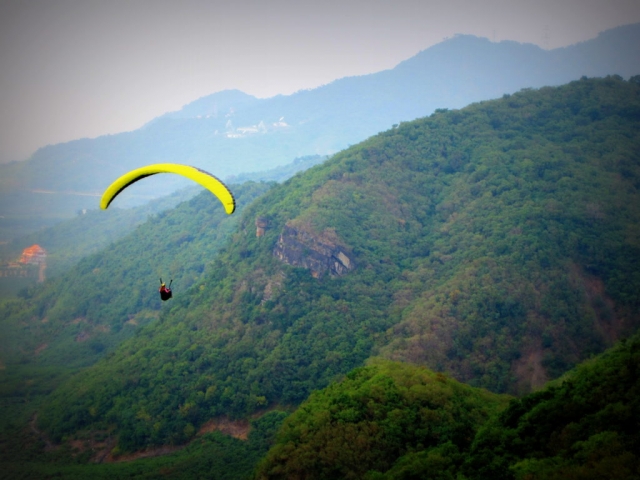 Learning to paraglide, Taiwan