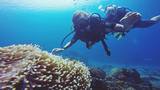 Indonesia, learning to scuba at Sanctum Unauna